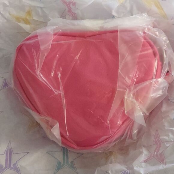 Brand New In Package JEFFREE STAR VALENTINES HEART SHAPE BAG - Picture 2 of 8